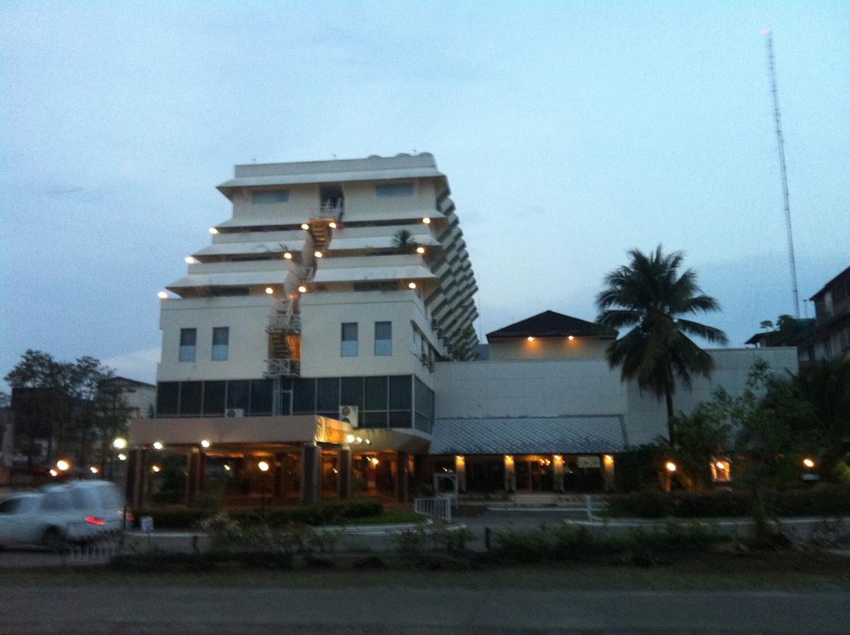 Paradorn Inn Chumphon Dış mekan fotoğraf